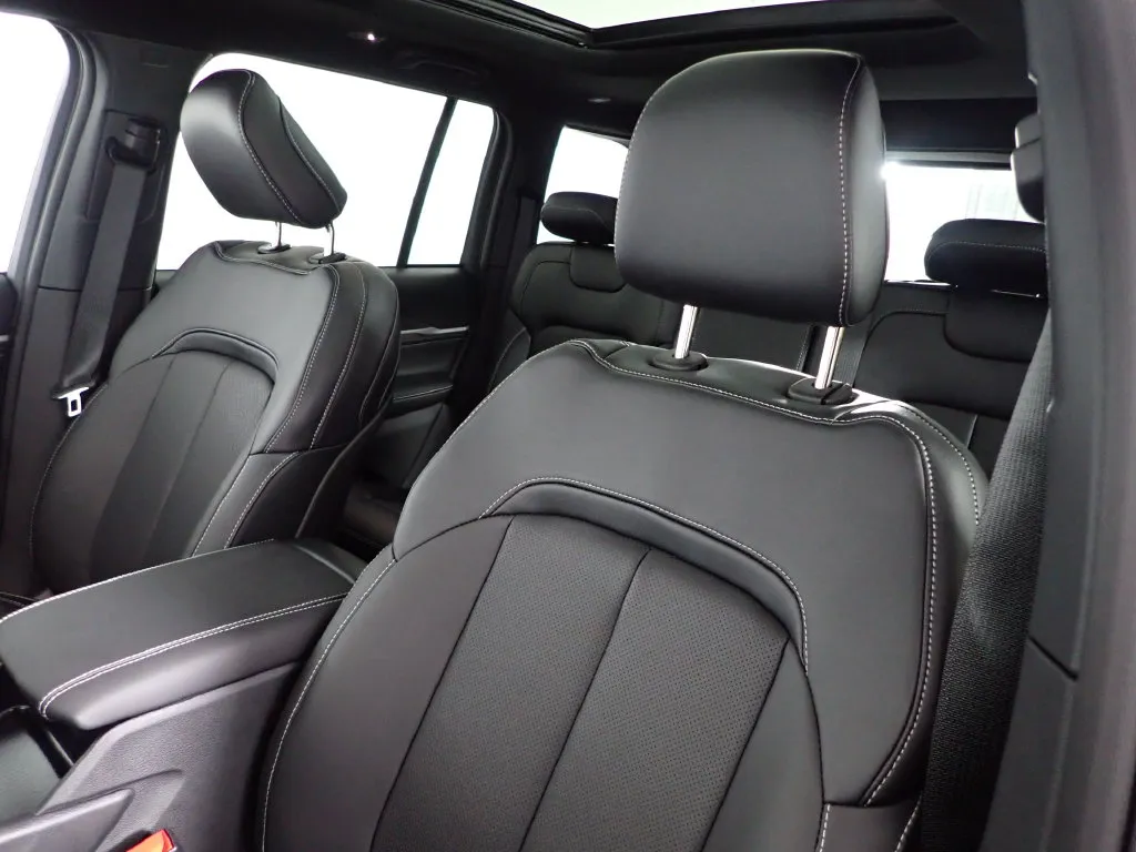 Jeep Grand Cherokee photo 23