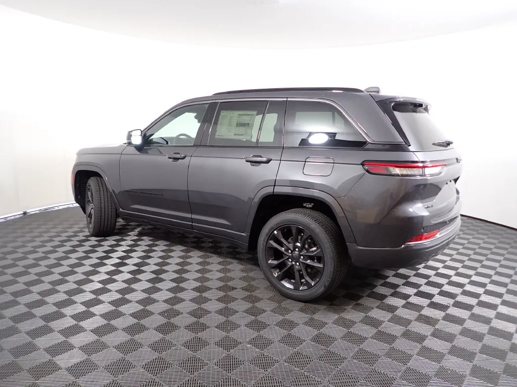 Jeep Grand Cherokee photo 12