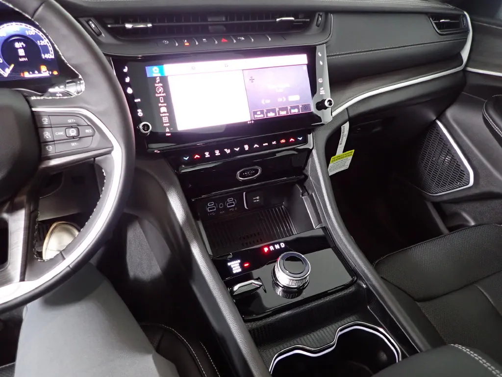 Jeep Grand Cherokee photo 30