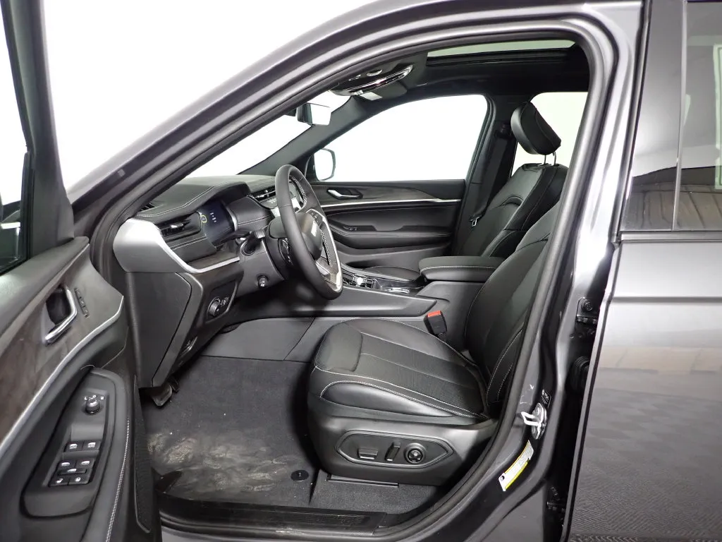 Jeep Grand Cherokee photo 22