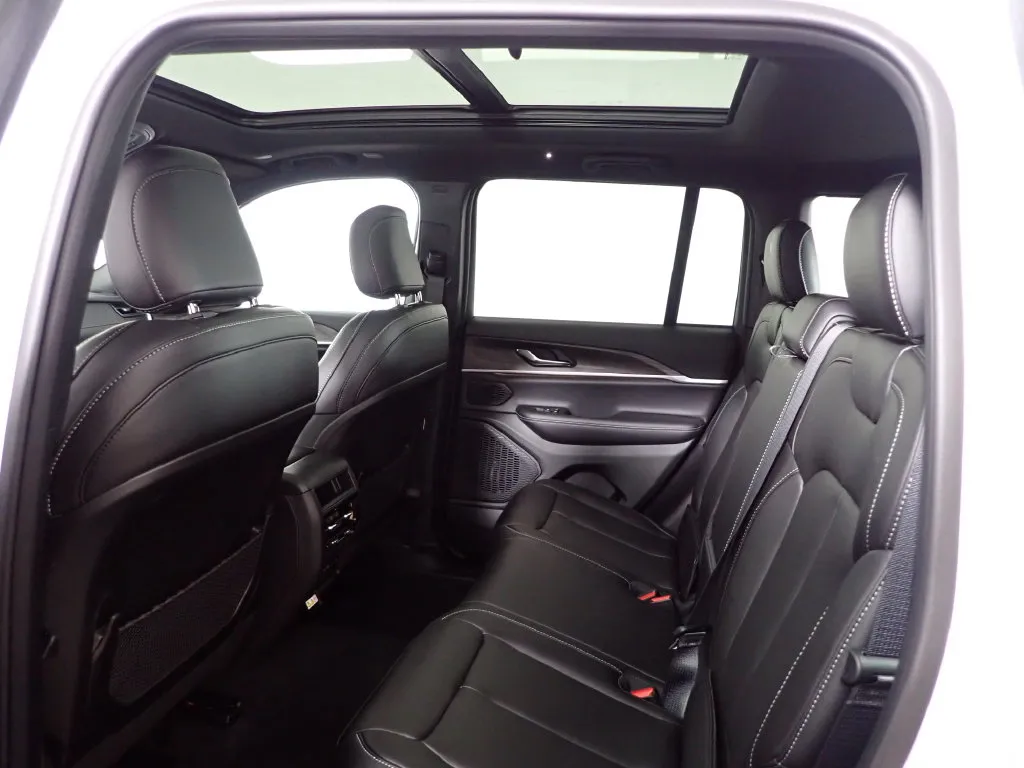 Jeep Grand Cherokee photo 33