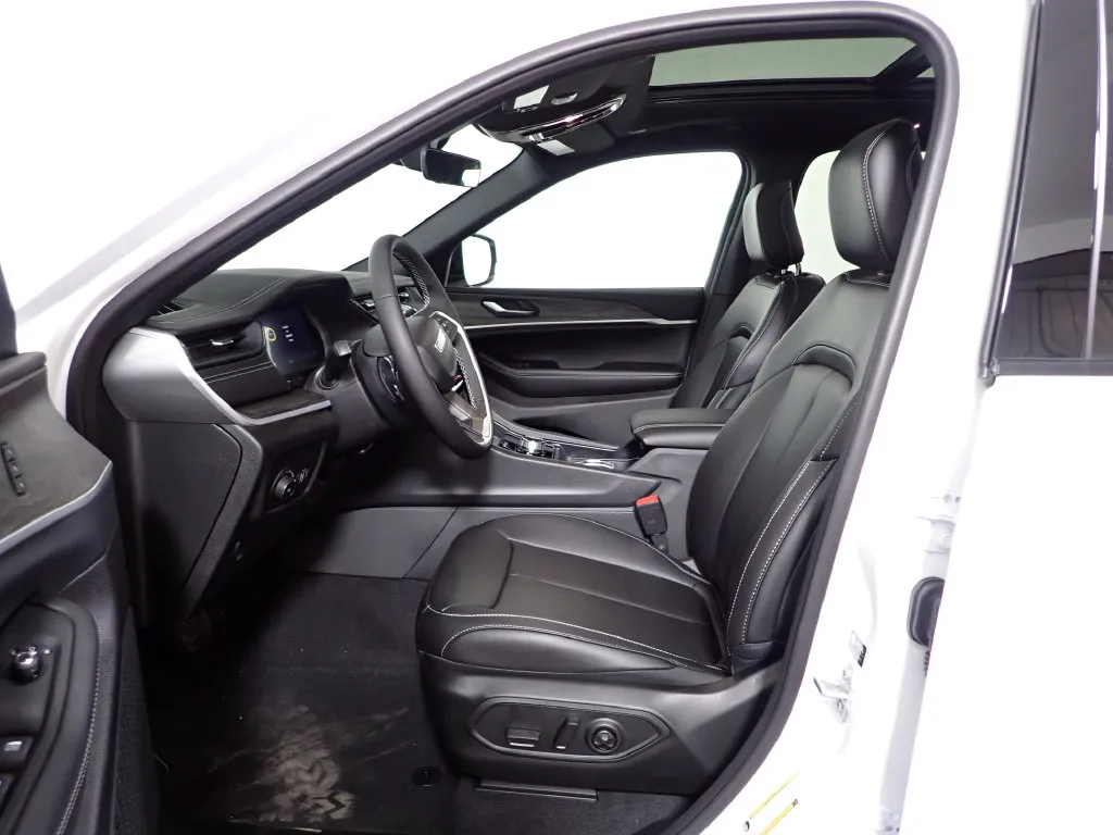 Jeep Grand Cherokee photo 21