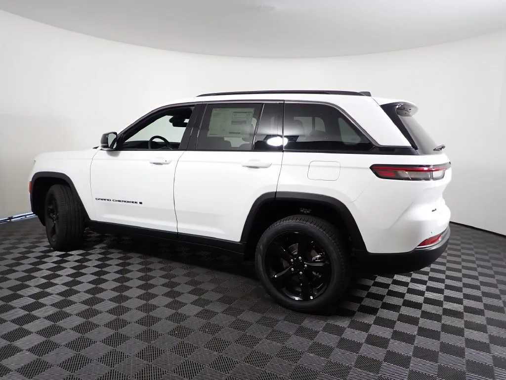 Jeep Grand Cherokee photo 11