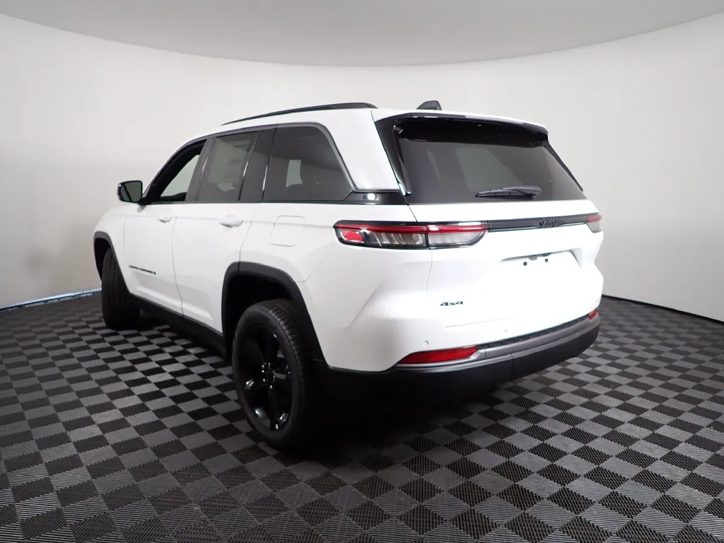 Jeep Grand Cherokee photo 12