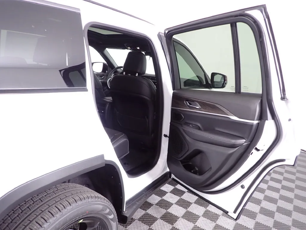 Jeep Grand Cherokee photo 34