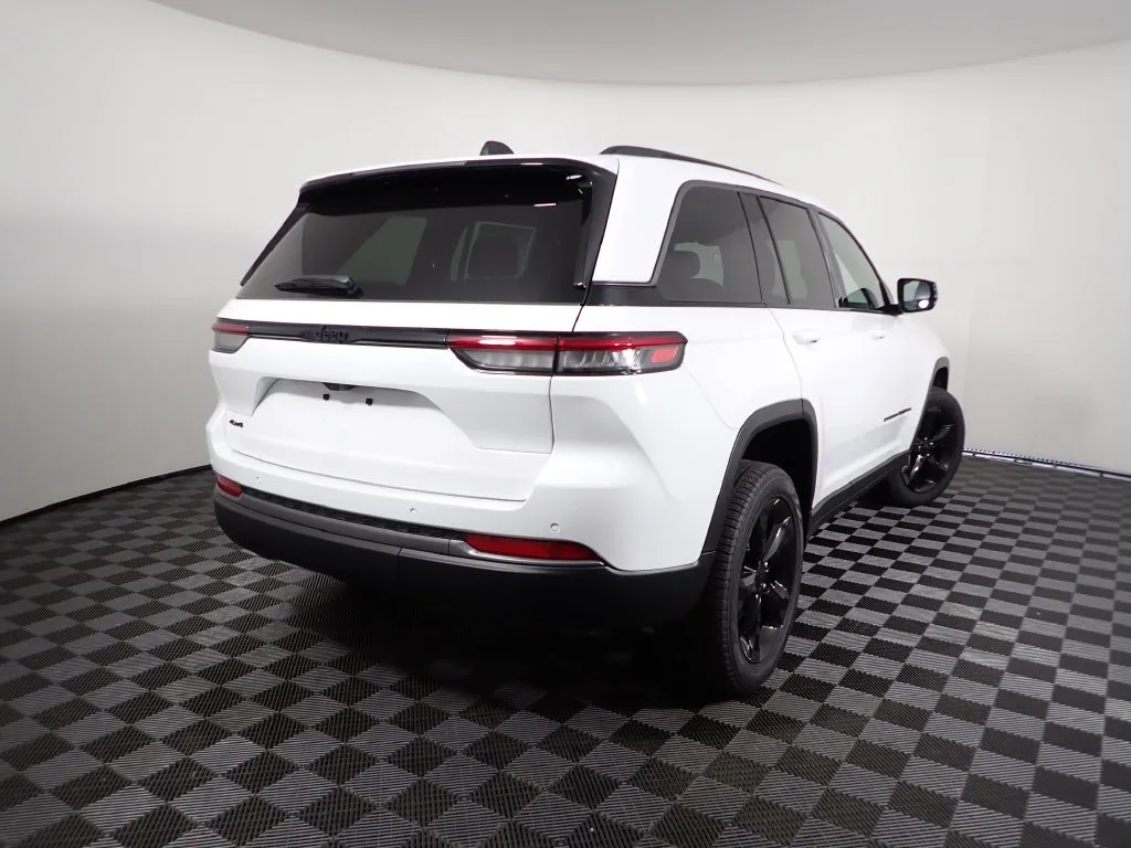 Jeep Grand Cherokee photo 17