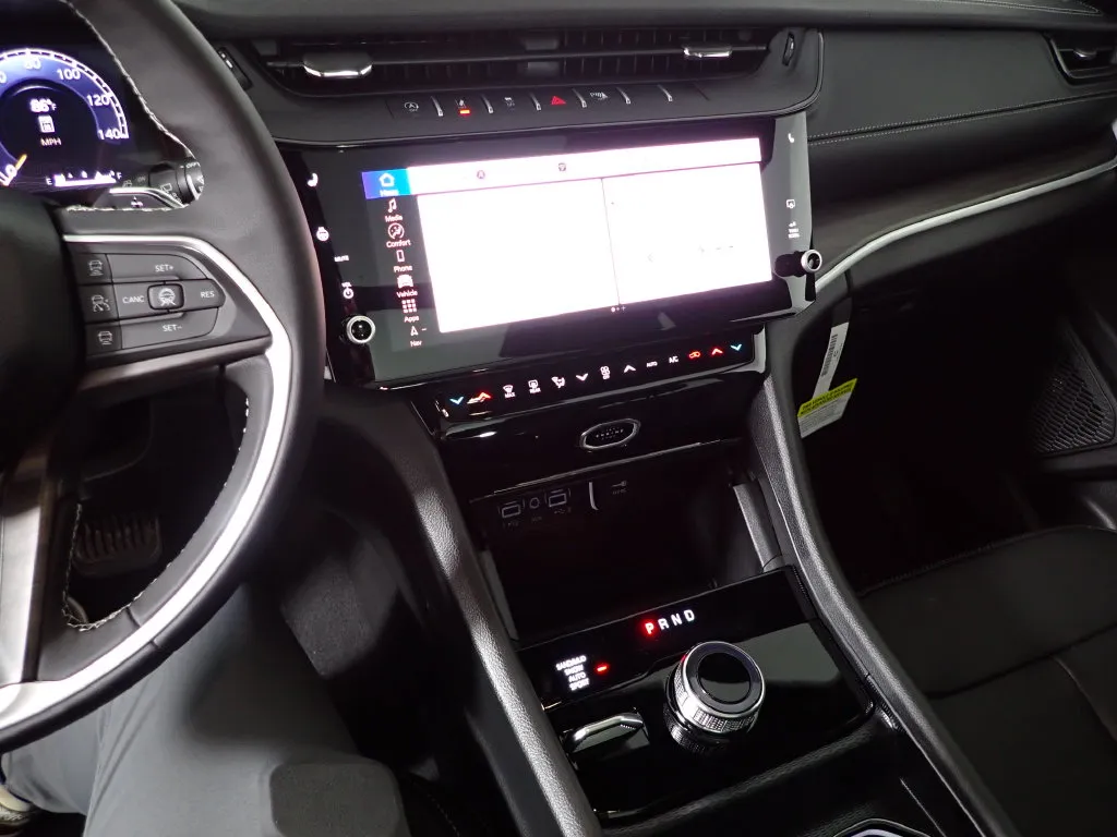 Jeep Grand Cherokee photo 29