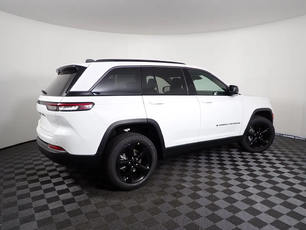 Jeep Grand Cherokee photo 18