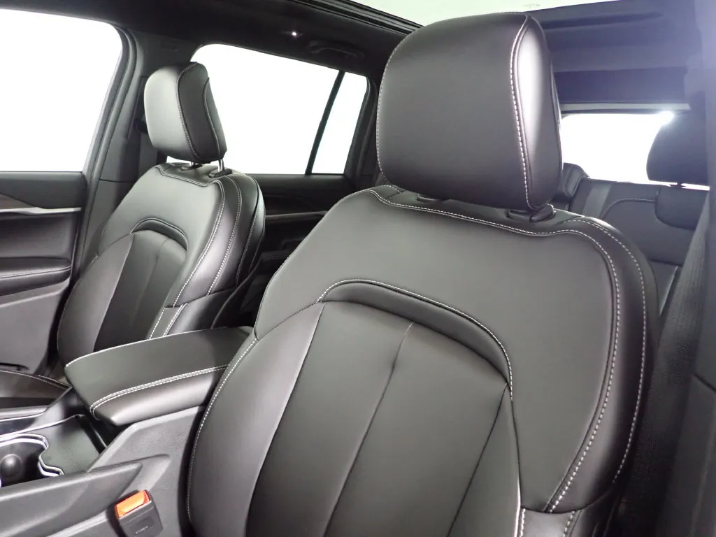 Jeep Grand Cherokee photo 22
