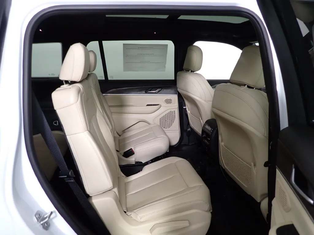 Jeep Grand Cherokee L photo 36