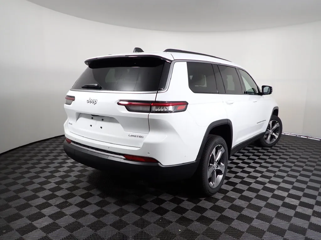 Jeep Grand Cherokee L photo 18