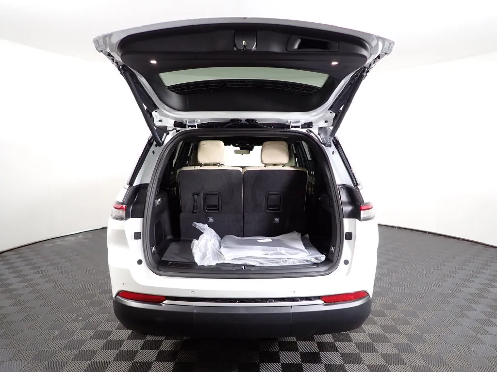 Jeep Grand Cherokee L photo 15