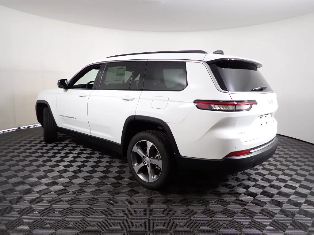 Jeep Grand Cherokee L photo 12