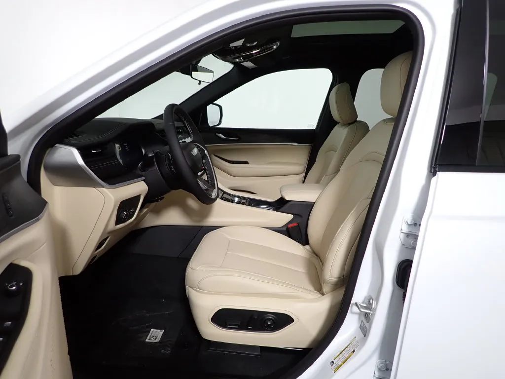 Jeep Grand Cherokee L photo 22