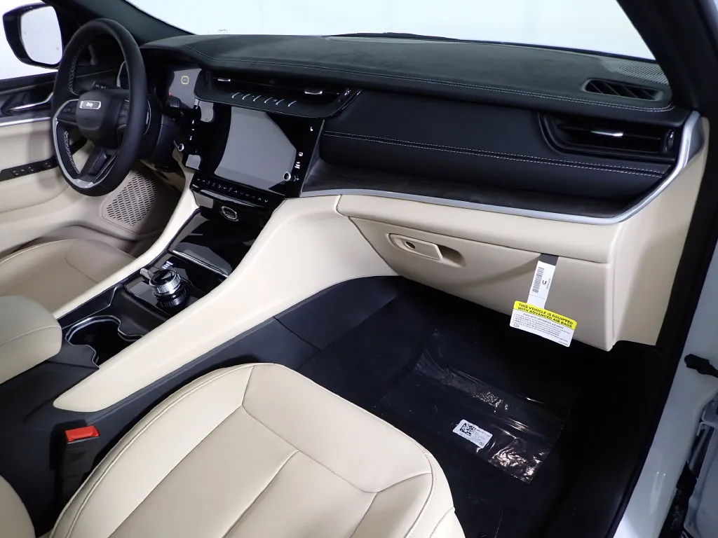 Jeep Grand Cherokee L photo 41