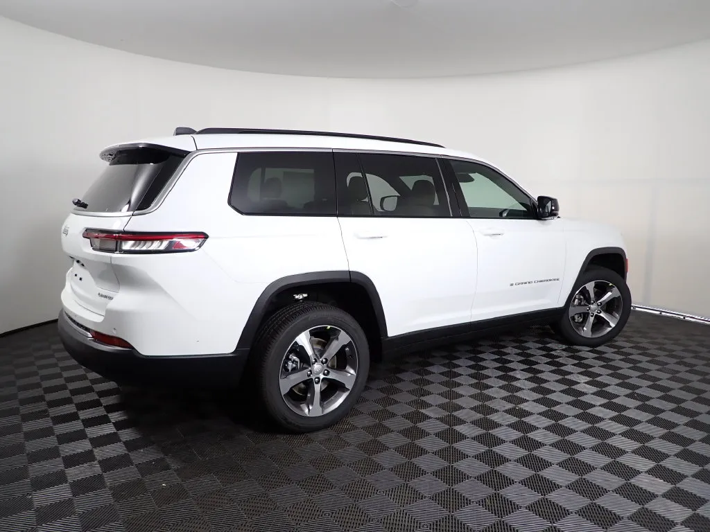Jeep Grand Cherokee L photo 19