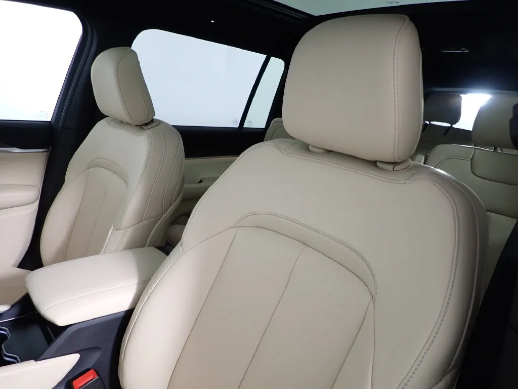 Jeep Grand Cherokee L photo 23