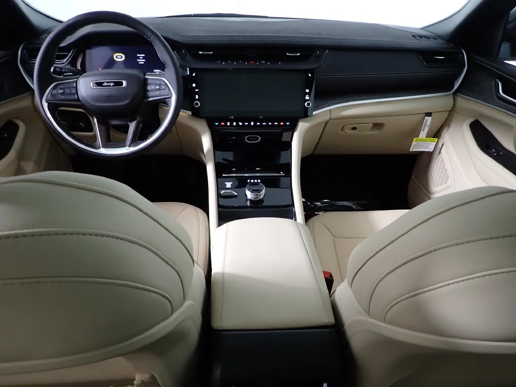 Jeep Grand Cherokee L photo 32