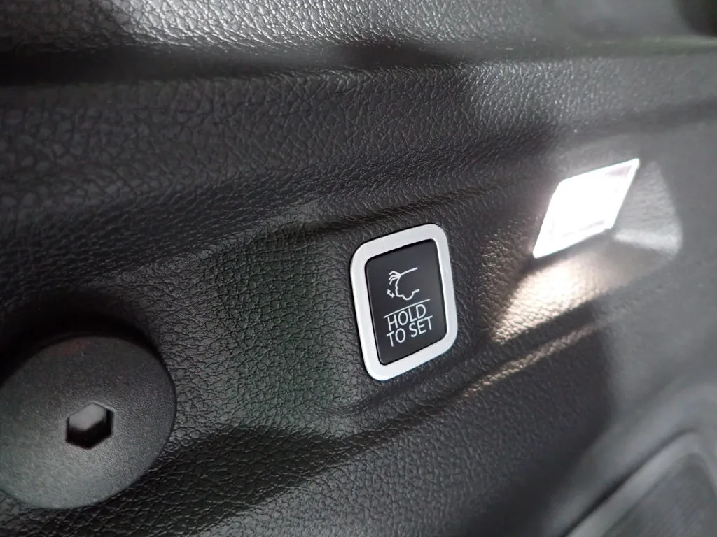 Jeep Grand Cherokee L photo 17