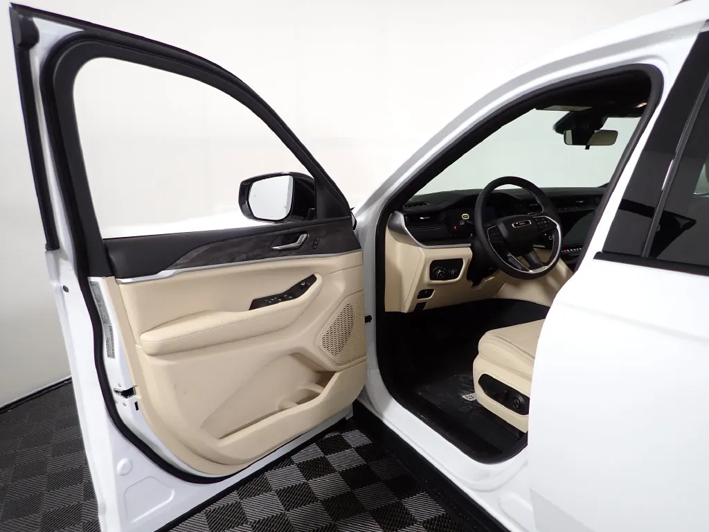 Jeep Grand Cherokee L photo 20