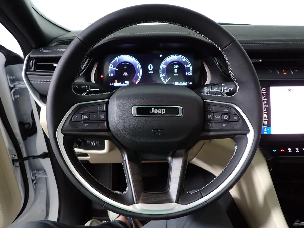 Jeep Grand Cherokee L photo 27