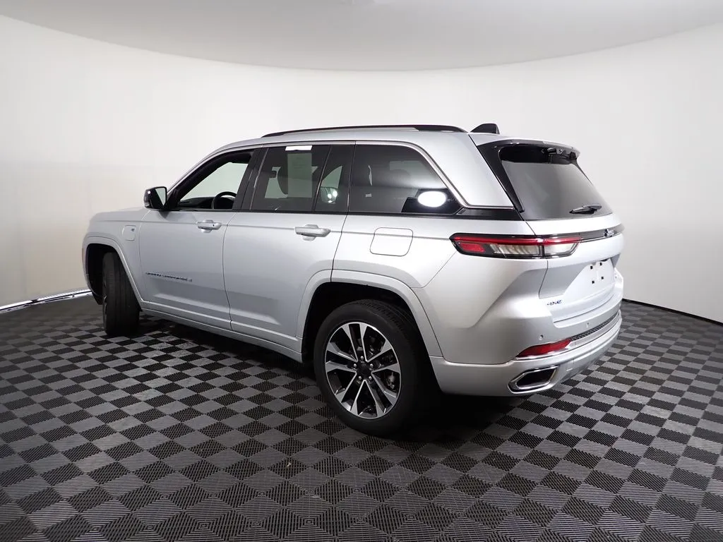 Jeep Grand Cherokee photo 12