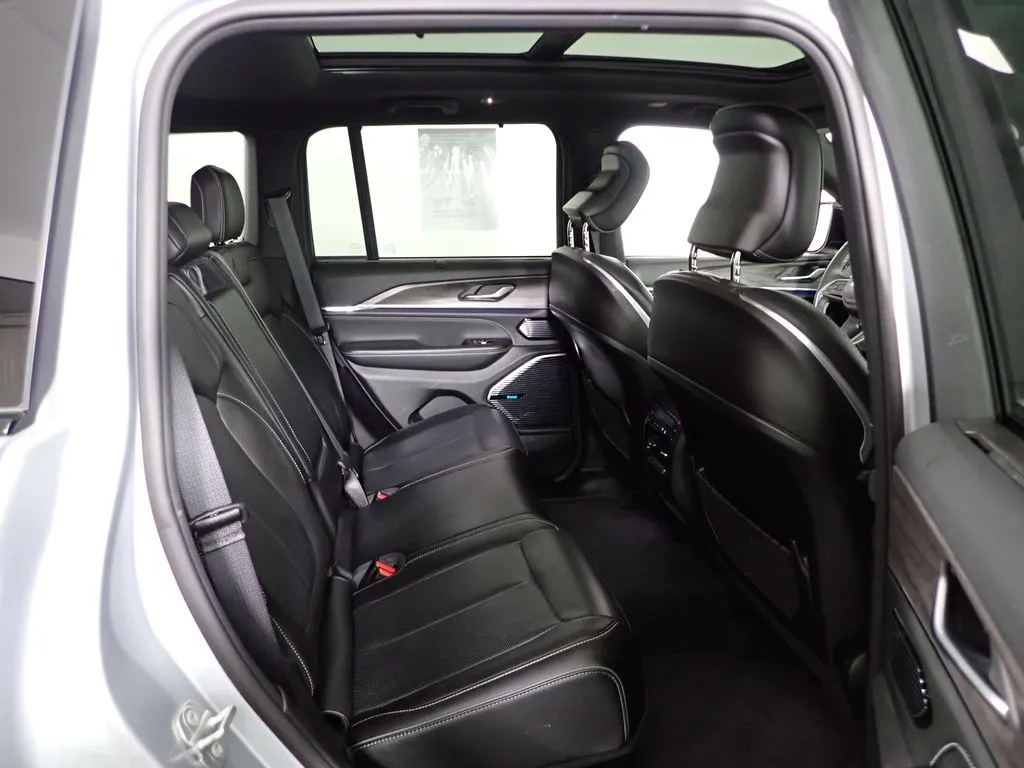 Jeep Grand Cherokee photo 39
