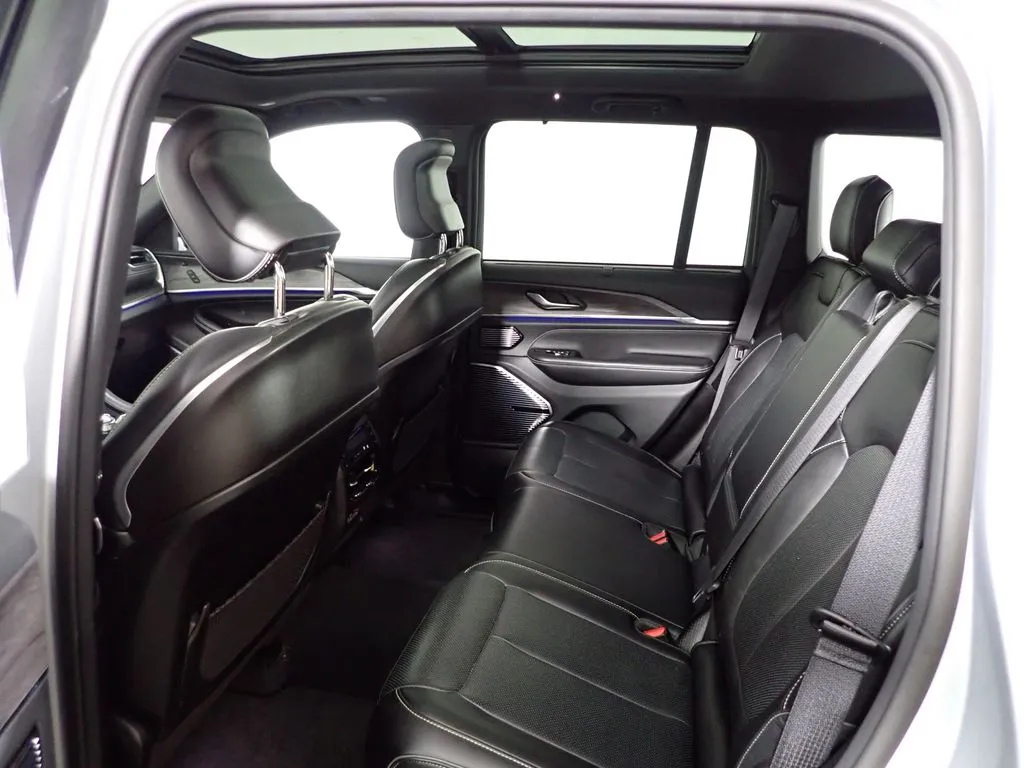 Jeep Grand Cherokee photo 37