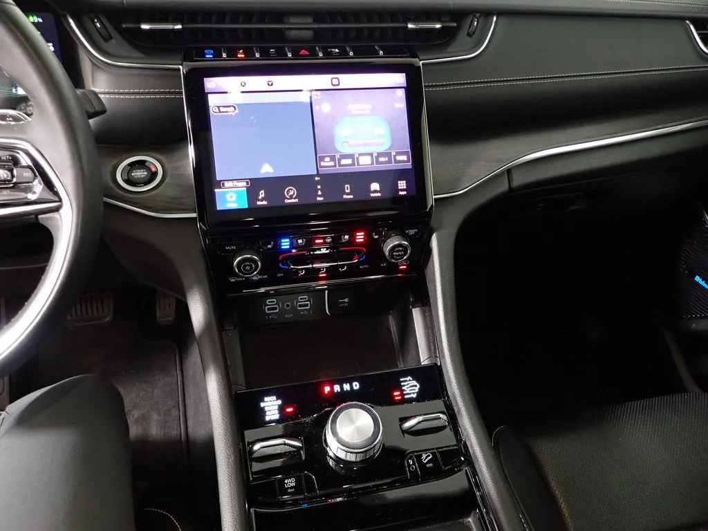 Jeep Grand Cherokee photo 33