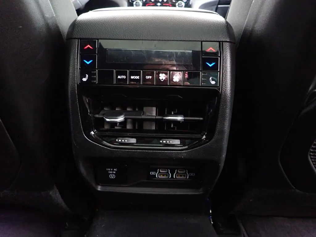 Jeep Grand Cherokee photo 40