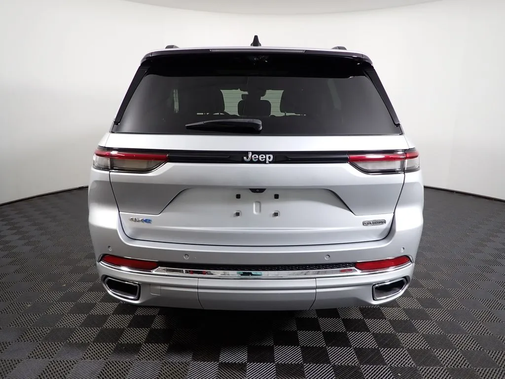 Jeep Grand Cherokee photo 14