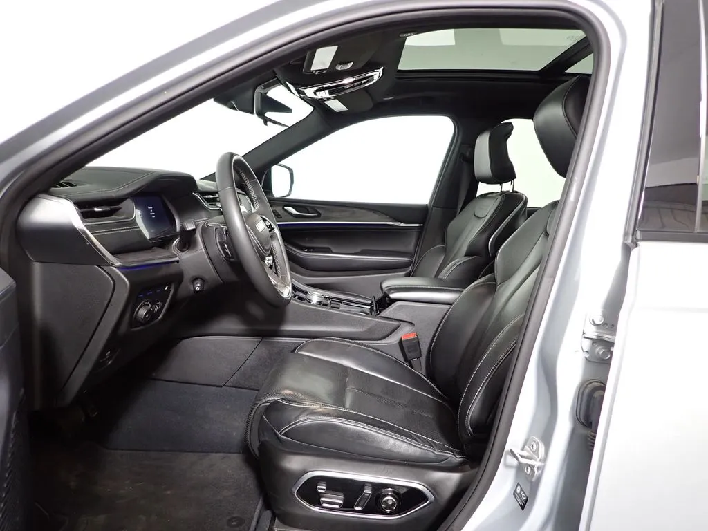Jeep Grand Cherokee photo 25