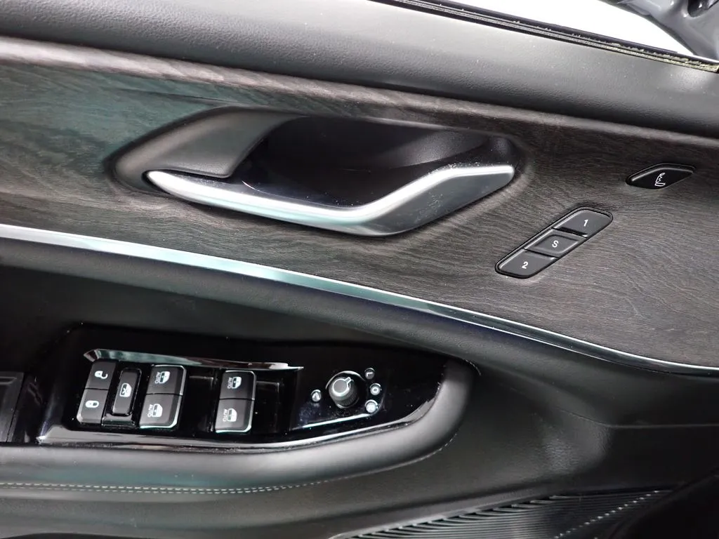 Jeep Grand Cherokee photo 23