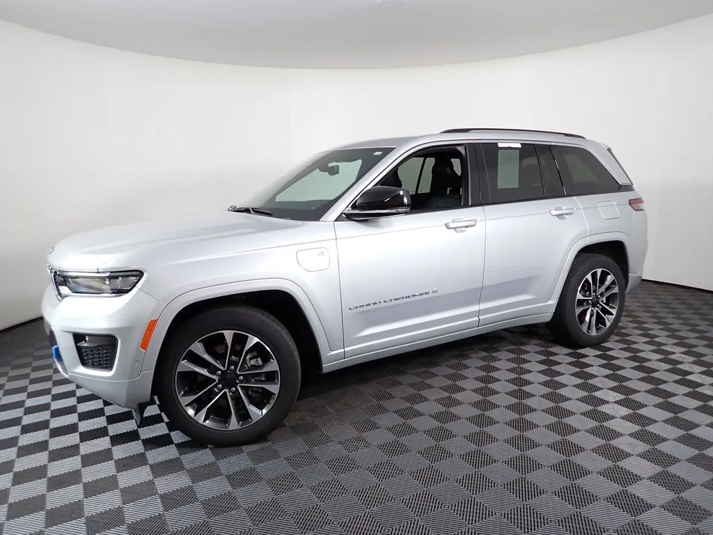 Jeep Grand Cherokee photo 11