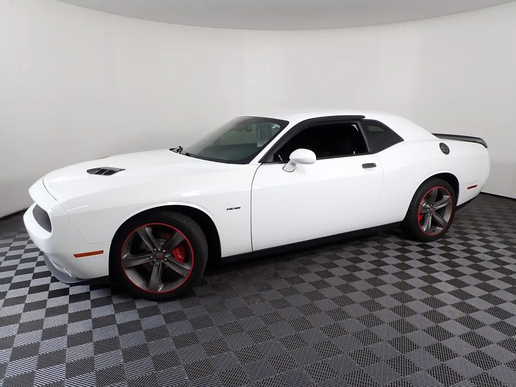 Dodge Challenger photo 11
