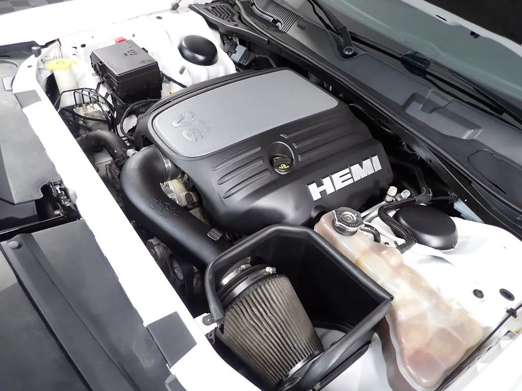 Dodge Challenger photo 9