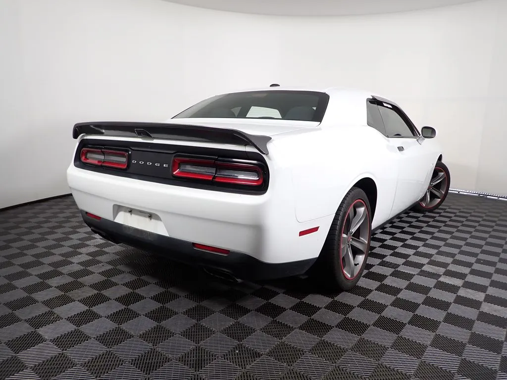 Dodge Challenger photo 17