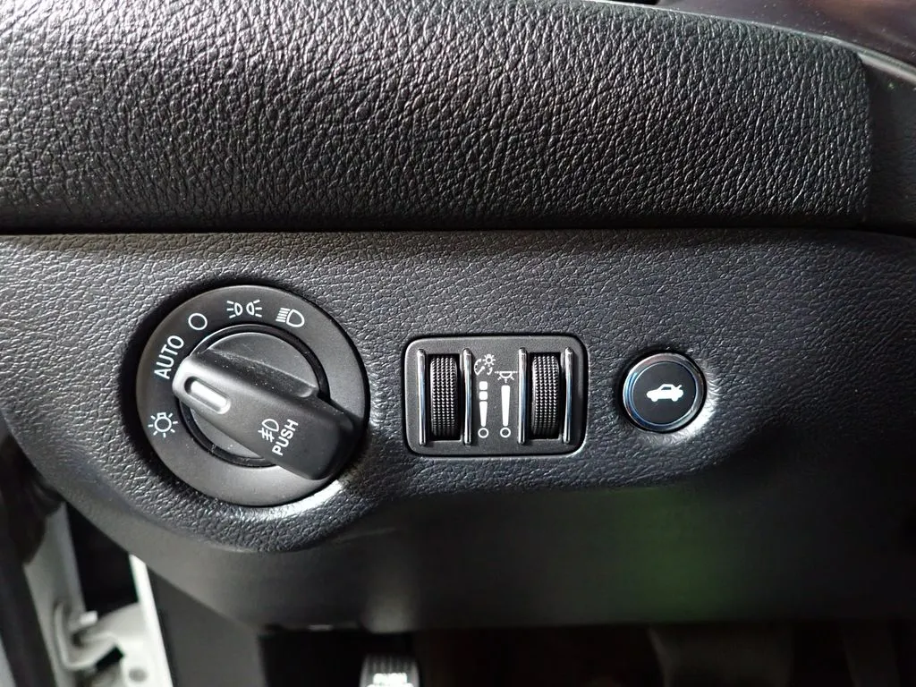 Dodge Challenger photo 24