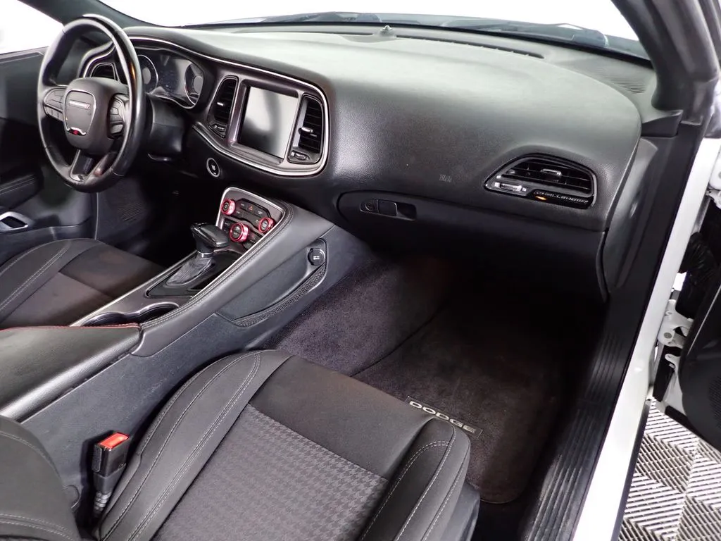 Dodge Challenger photo 35