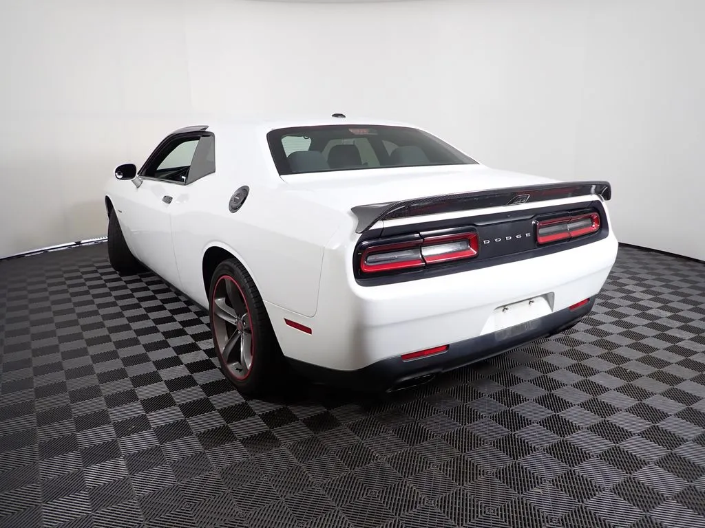 Dodge Challenger photo 13