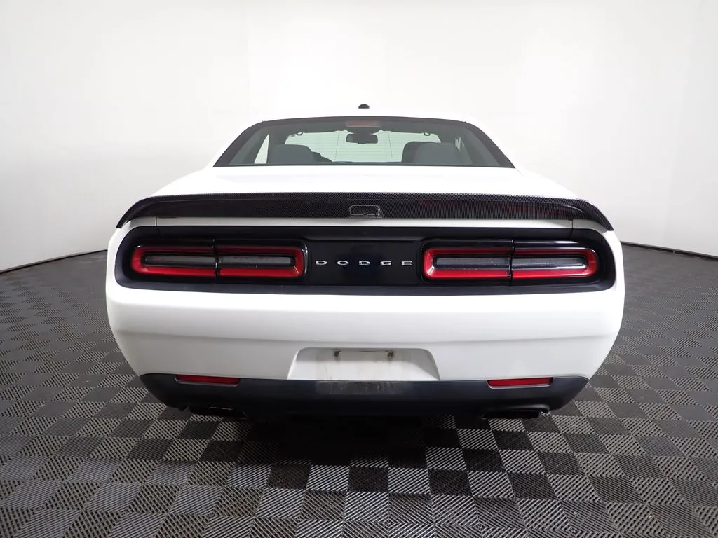 Dodge Challenger photo 14