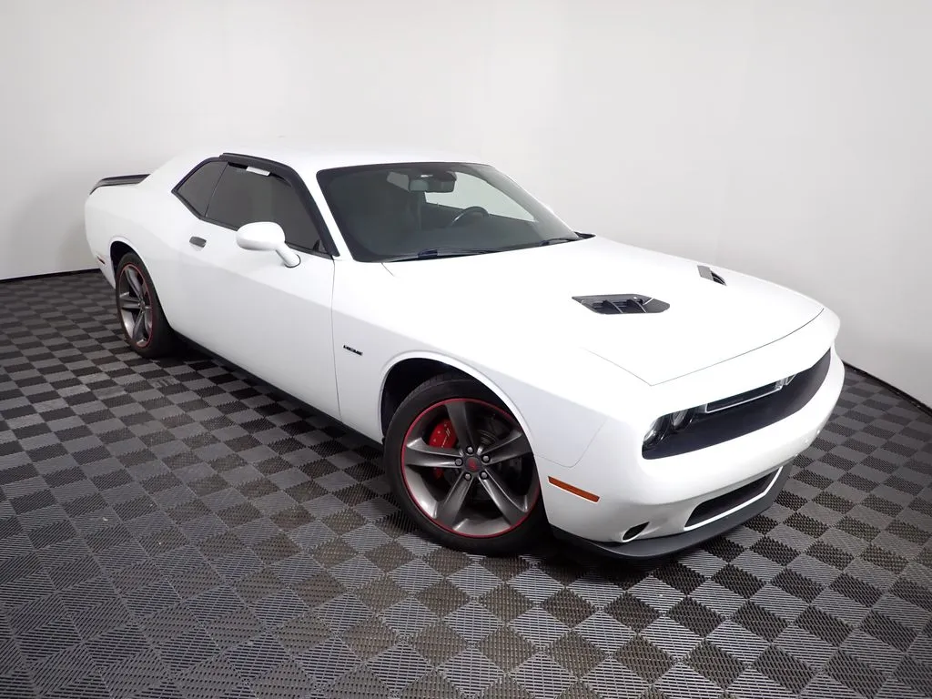 Dodge Challenger photo 7