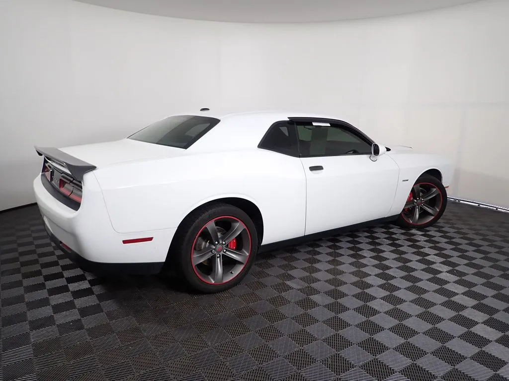 Dodge Challenger photo 18