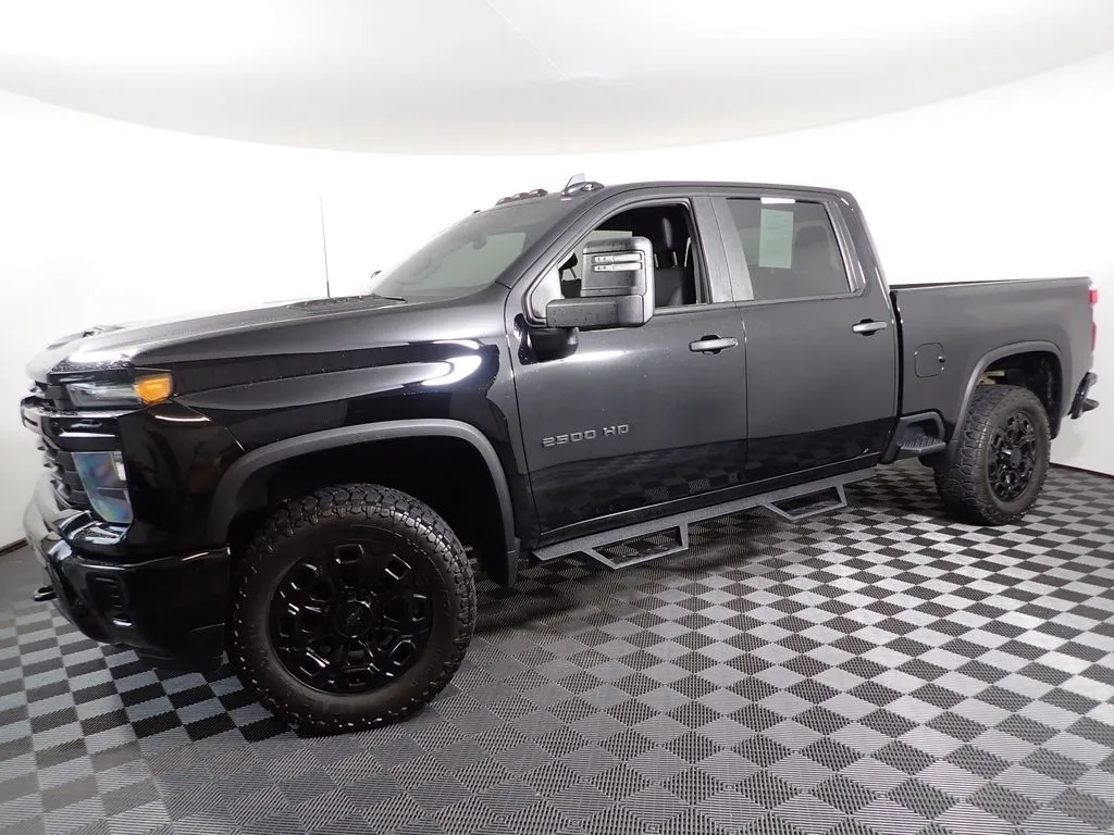 2024 Chevrolet Silverado 2500HD Custom - Photo 10
