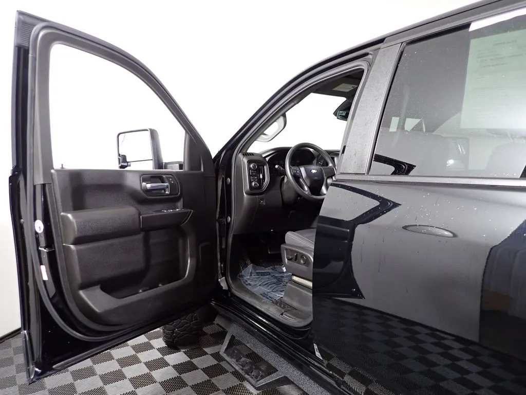 2024 Chevrolet Silverado 2500HD Custom - Photo 18