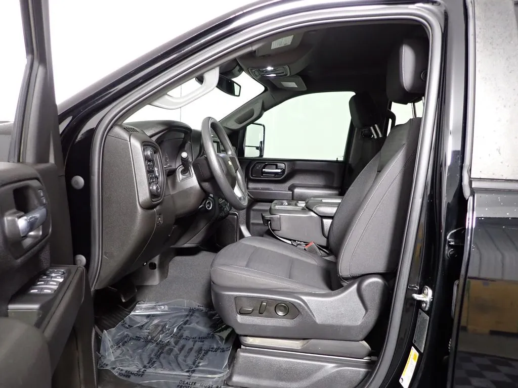 2024 Chevrolet Silverado 2500HD Custom - Photo 20