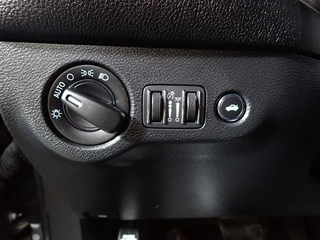 Dodge Challenger photo 21