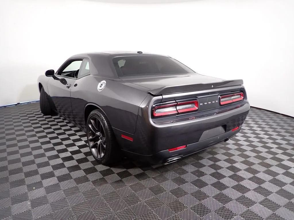 Dodge Challenger photo 10