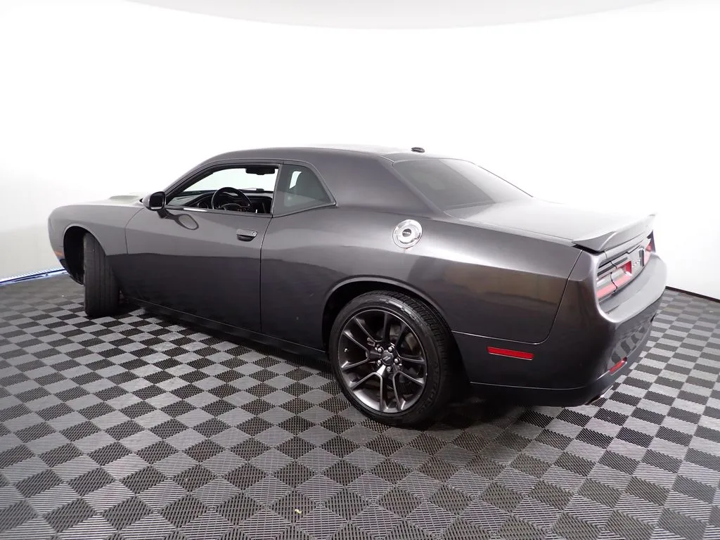 Dodge Challenger photo 9