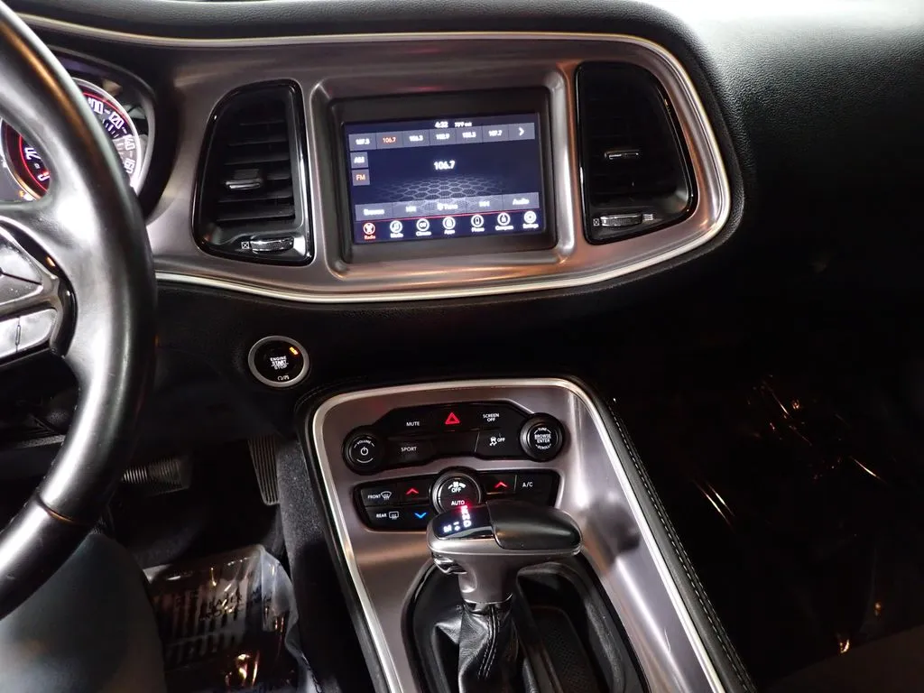 Dodge Challenger photo 26